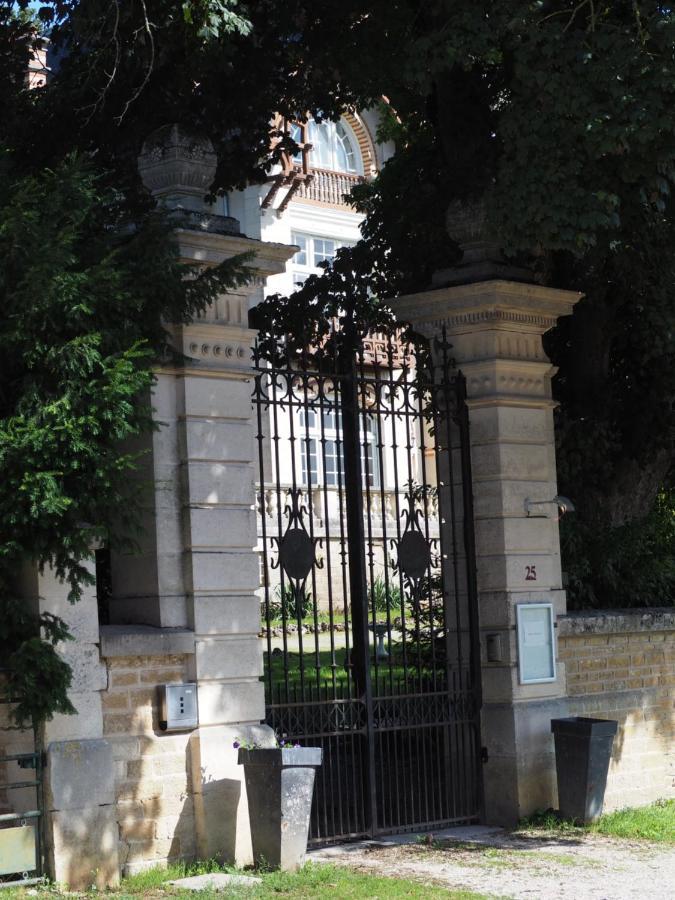 Charming Cottage In Chateau Les Roches Gardens Mont-Saint-Jean  エクステリア 写真